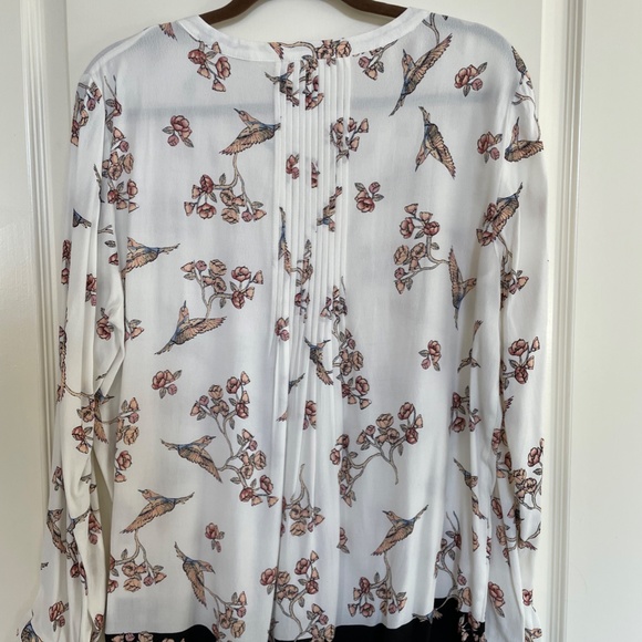 Pale Sky Elfega Split Neck Pleated Top (Stitch Fix) - Picture 3 of 4